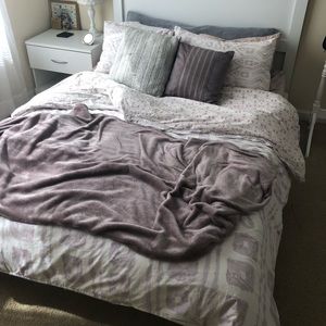 URBAN OUTFITTERS QUEEN BEDDING